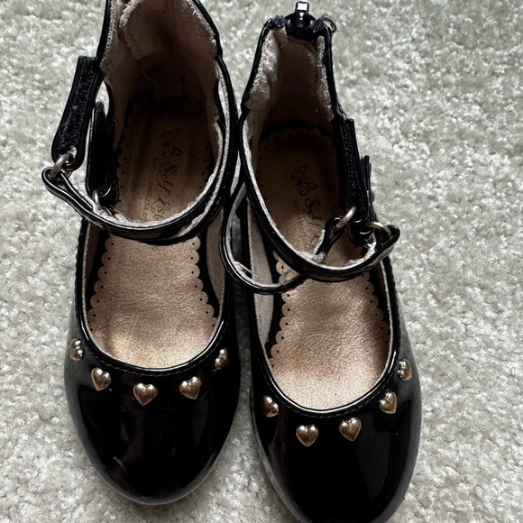 Black Patent Leather Mary Jane Shoes - Picture 5 of 8